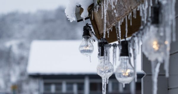 https://jpsfurnace.ca/wp-content/uploads/2018/12/what-should-humidity-be-in-house-in-winter-600x318-1.jpeg